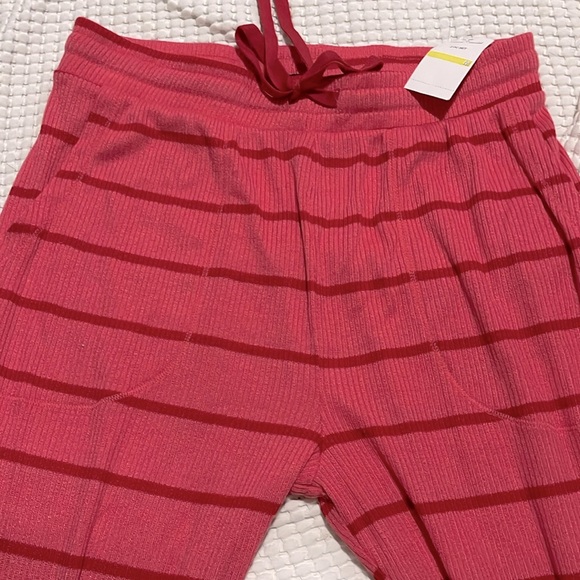 NWT- GAP- M - Picture 3 of 6